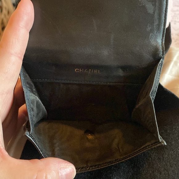 Authentic vintage Chanel compact caviar bifold wallet - Picture 13 of 14